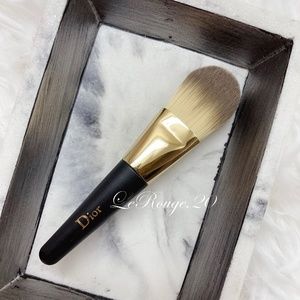 Christian Dior mini foundation brush